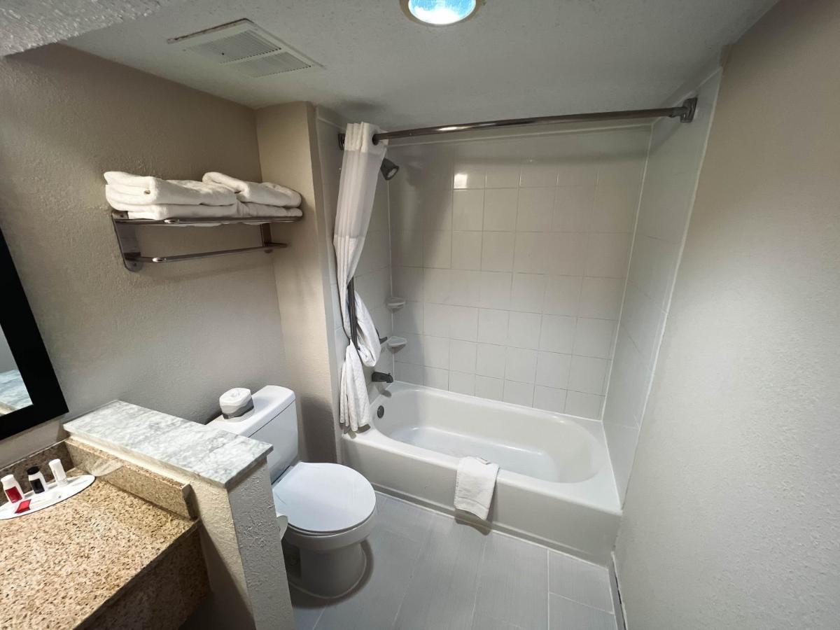 Baymont By Wyndham Greensburg Esterno foto