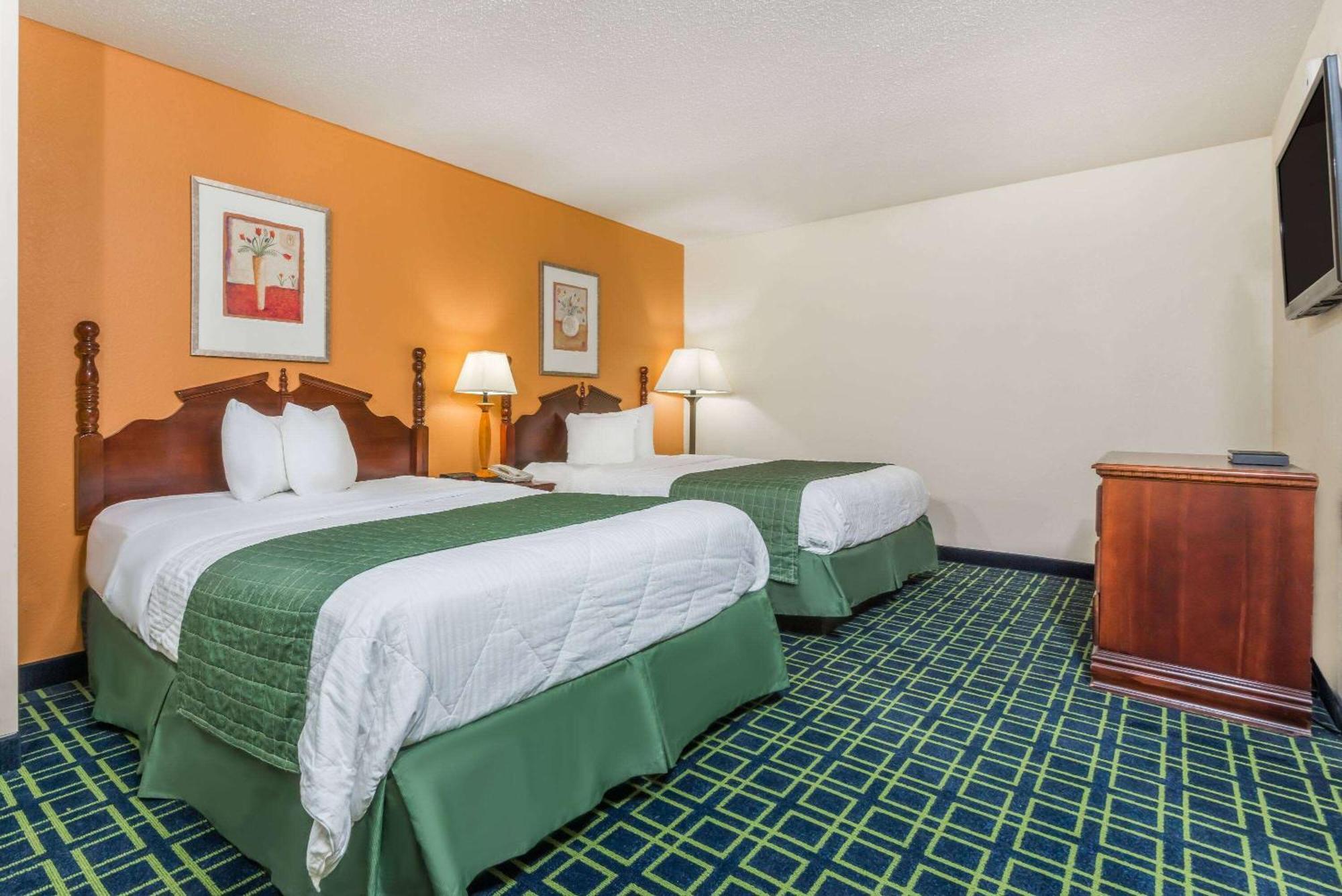 Baymont By Wyndham Greensburg Esterno foto