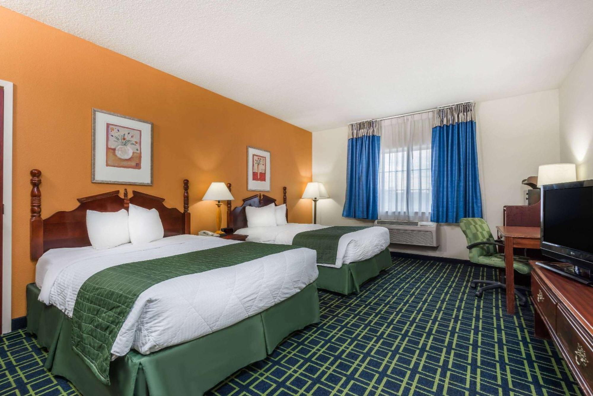 Baymont By Wyndham Greensburg Esterno foto