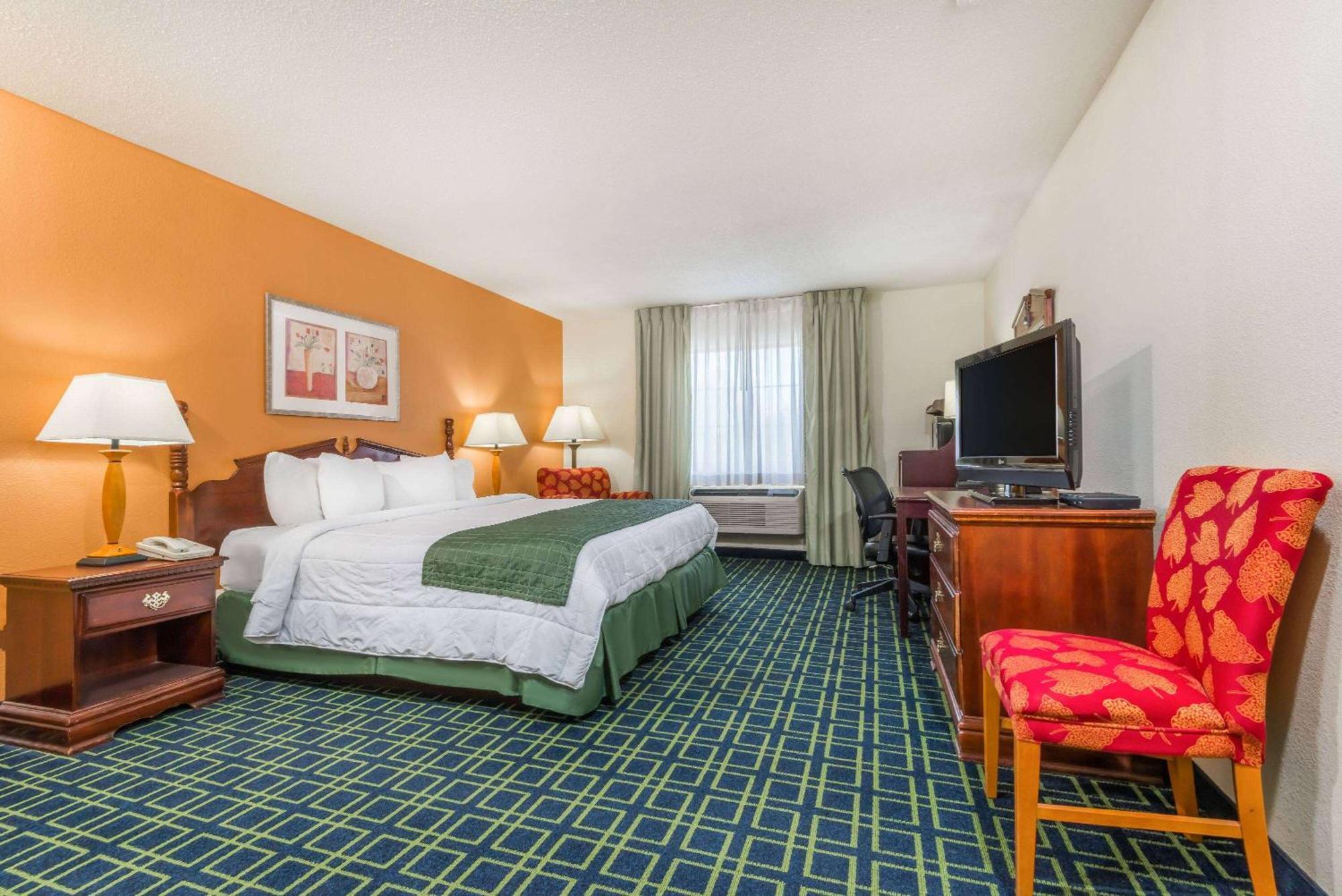 Baymont By Wyndham Greensburg Esterno foto