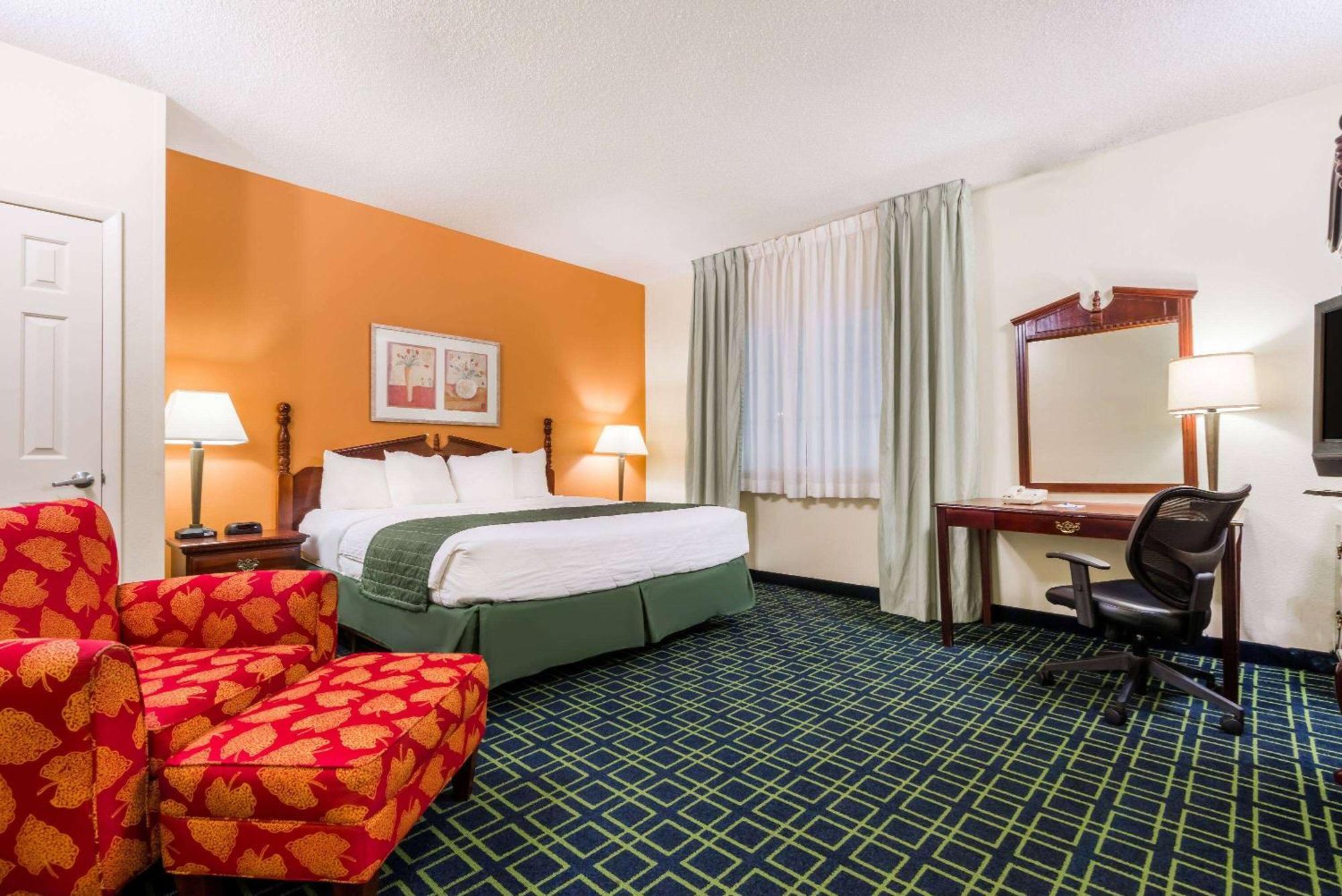 Baymont By Wyndham Greensburg Esterno foto
