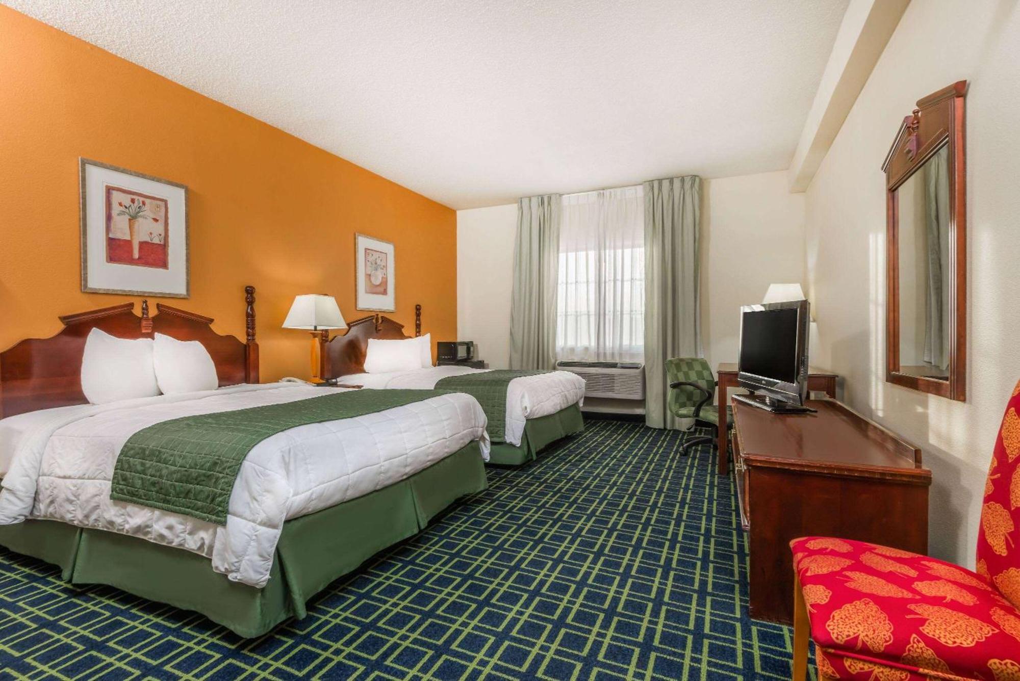 Baymont By Wyndham Greensburg Esterno foto