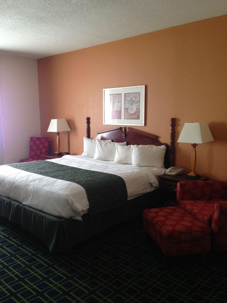 Baymont By Wyndham Greensburg Esterno foto