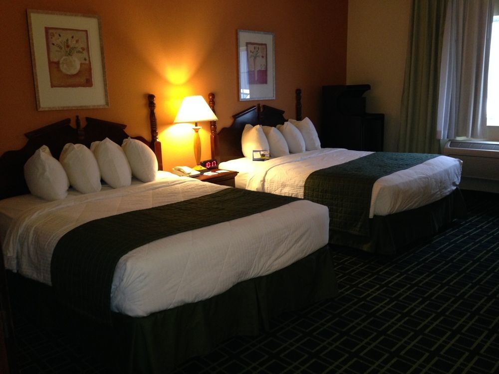 Baymont By Wyndham Greensburg Esterno foto
