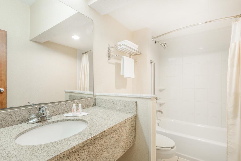 Baymont By Wyndham Greensburg Esterno foto