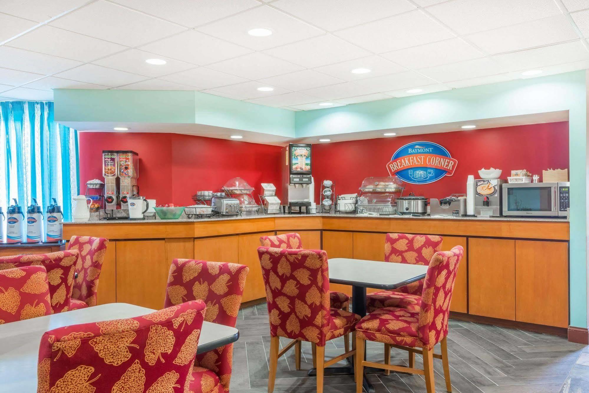 Baymont By Wyndham Greensburg Esterno foto