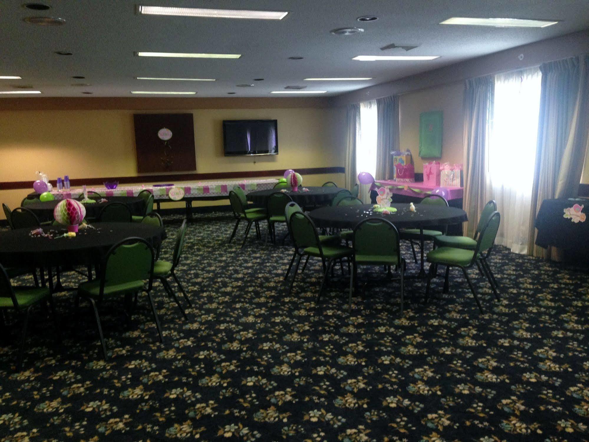 Baymont By Wyndham Greensburg Esterno foto