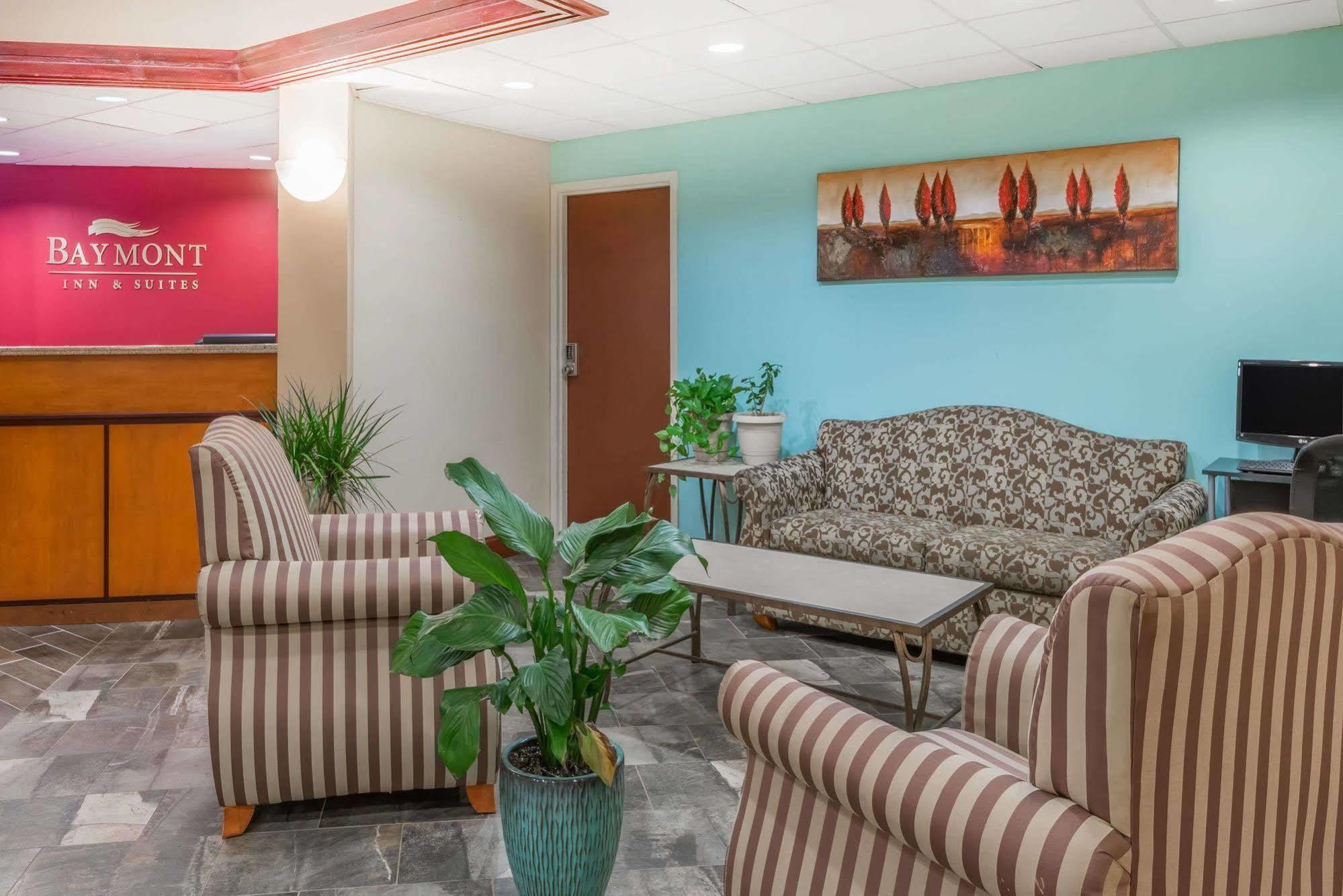 Baymont By Wyndham Greensburg Esterno foto